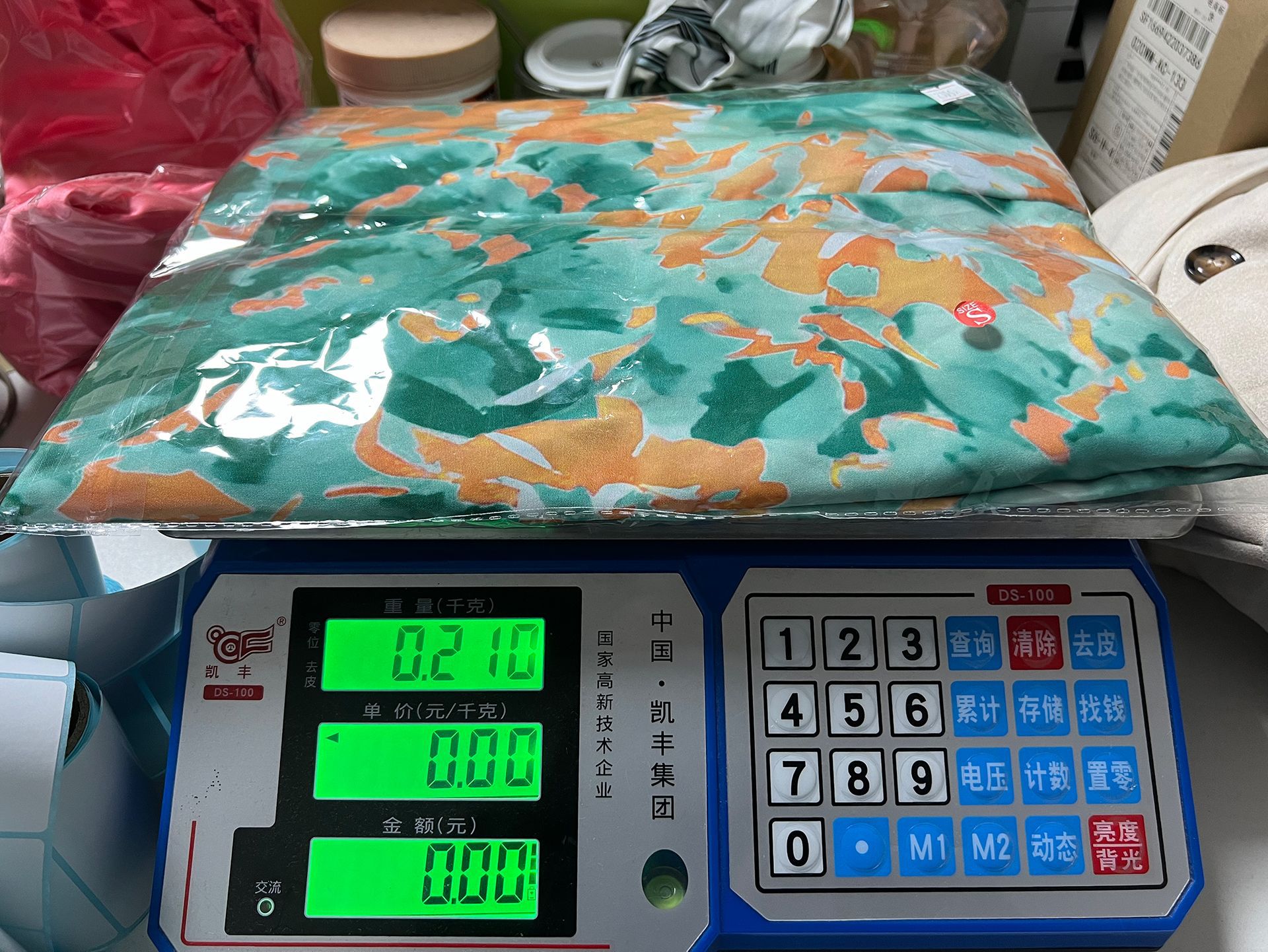 Robe à fines bretelles décolletée dos nu pour femme