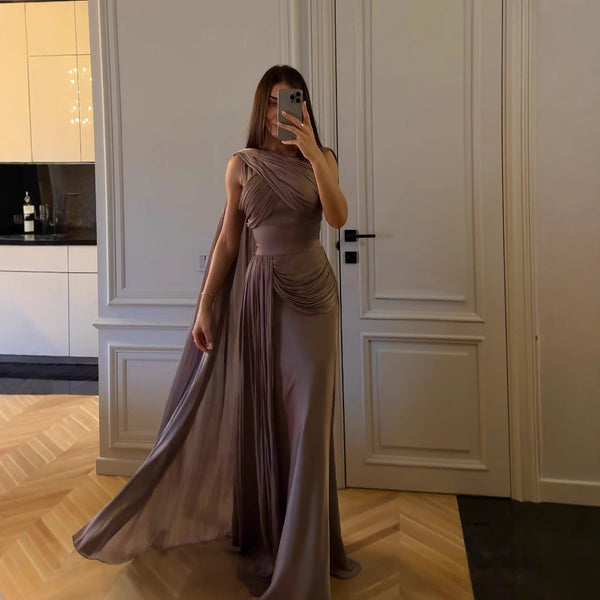 Robe de soirée en satin avec ruban plissé