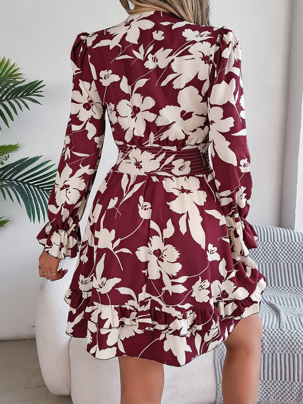 Nouvelle robe courte à manches longues et col en V avec imprimé floral, volants, nœud papillon et coupe trapèze pour femme.