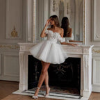 Robe de mariée courte en dentelle à épaules dénudées