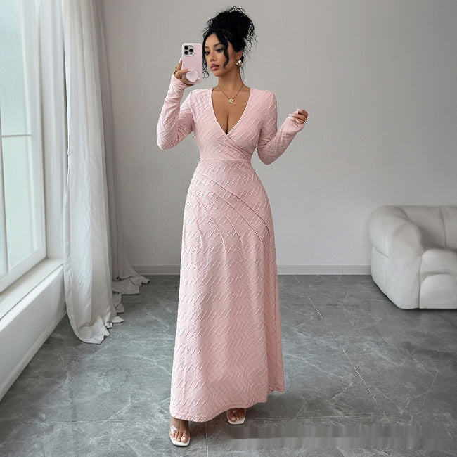 Robe longue à manches longues et décolleté en V profond pour femme Hover Image