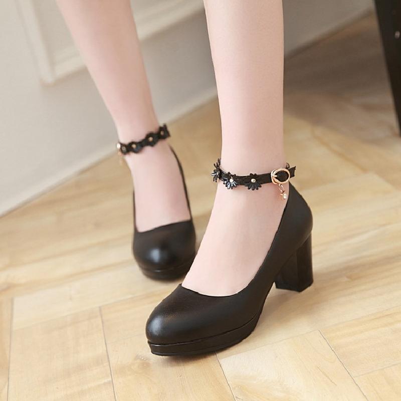 Talons épais de demoiselle d'honneur