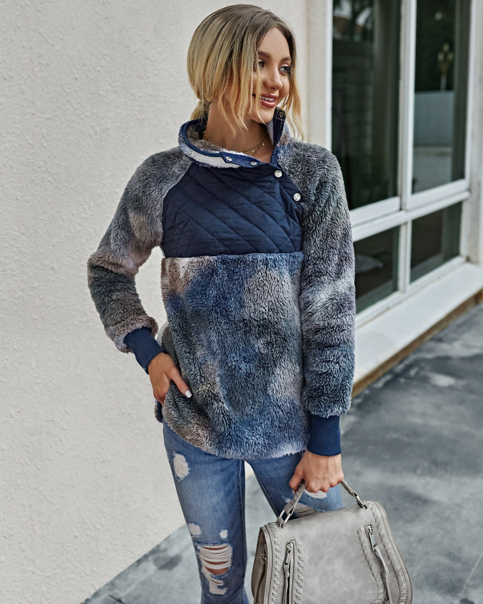 Pull molletonné tie-dye femme avec coutures décoratives