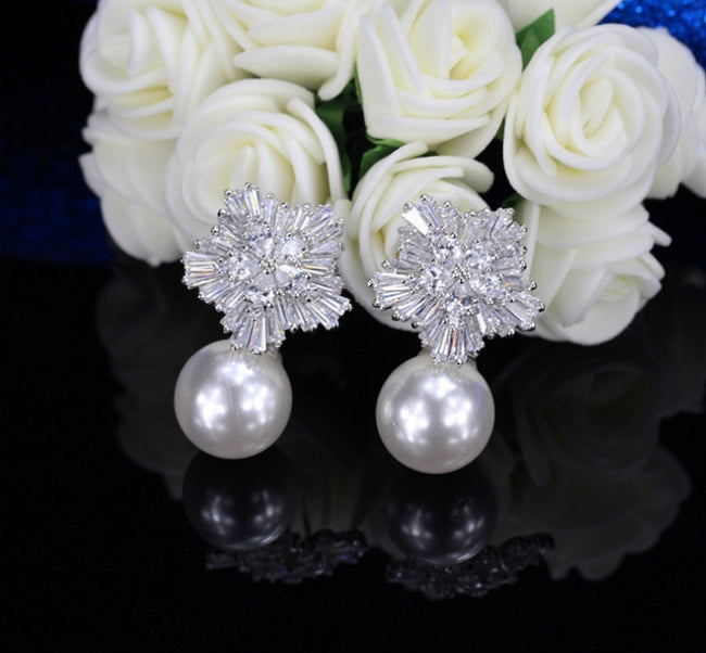 Boucles d'oreilles pendantes avec perles et oxyde de zirconium en forme de feux d'artifice de luxe pour femme, cadeau d'anniversaire Main Image