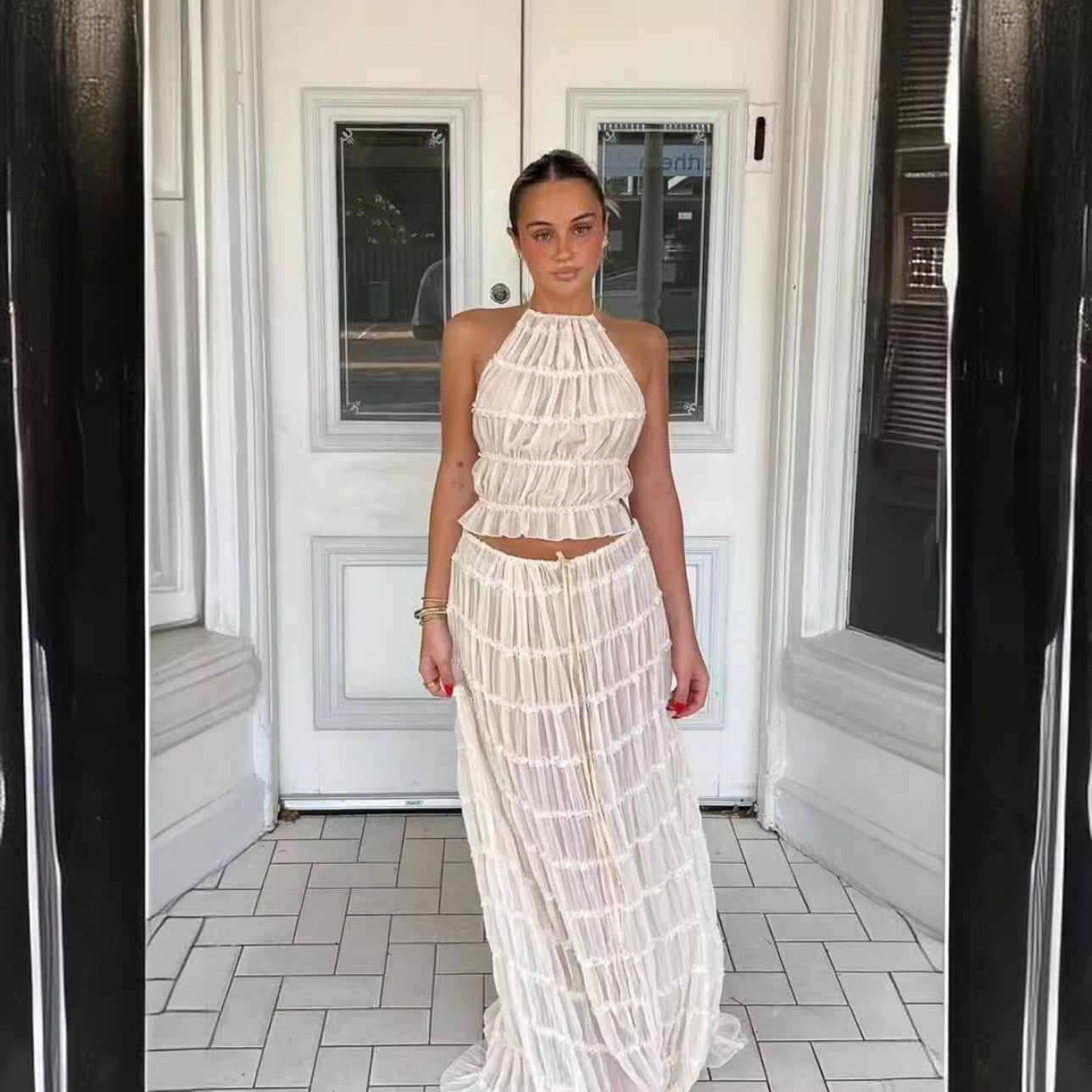Robe plissée dos nu à lacets et gilet en dentelle