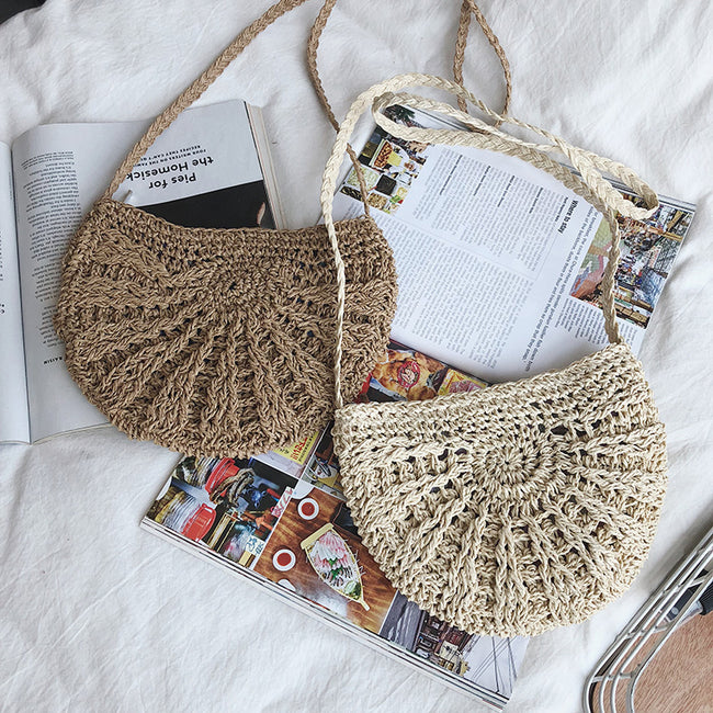 Sac en paille tricoté pour femme, petit sac à main en demi-cercle avec pompon, pour l'été, sac à bandoulière en rotin, pochette pour clés et monnaie Hover Image