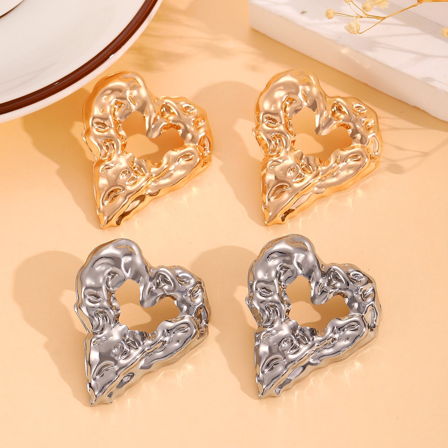Nouvelles Boucles d'oreilles plissées en forme de cœur creux en lave, Bijoux fantaisie exagérés pour femmes, Cadeau de la Saint-Valentin