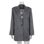 Ensemble de blazer et jupe rayés deux pièces