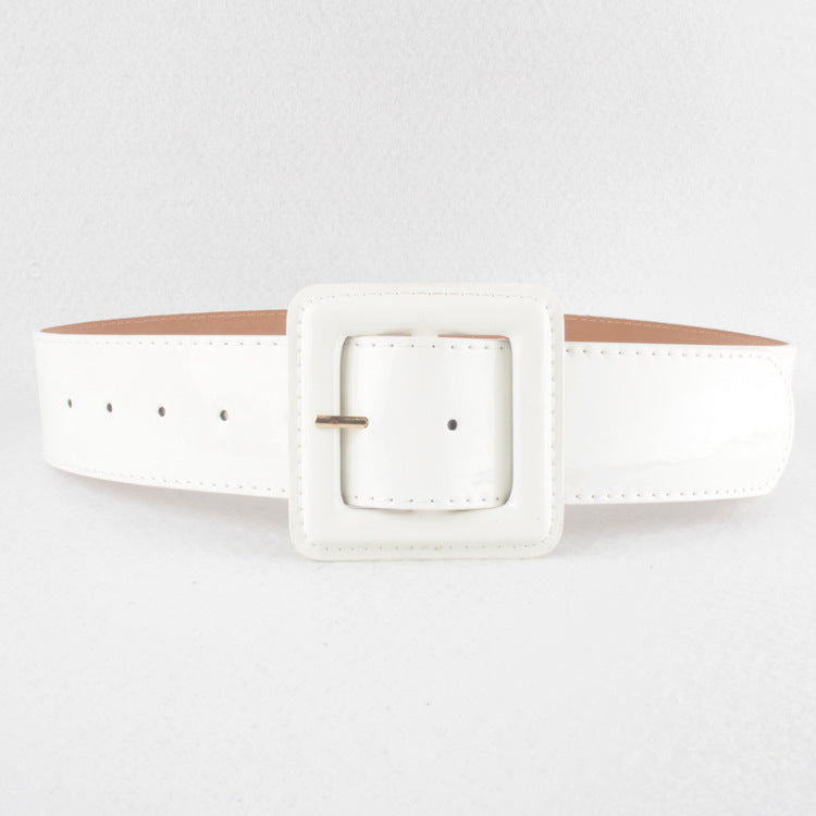 Ceinture décorative tout-aller pour femme avec boucle en cuir verni large