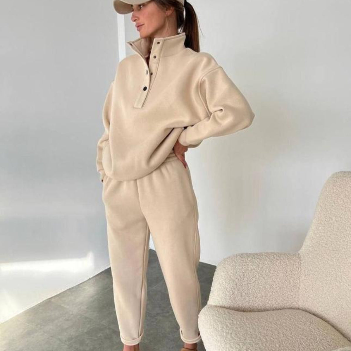 Ensemble deux pièces tailleur à col montant boutonné pour femmes