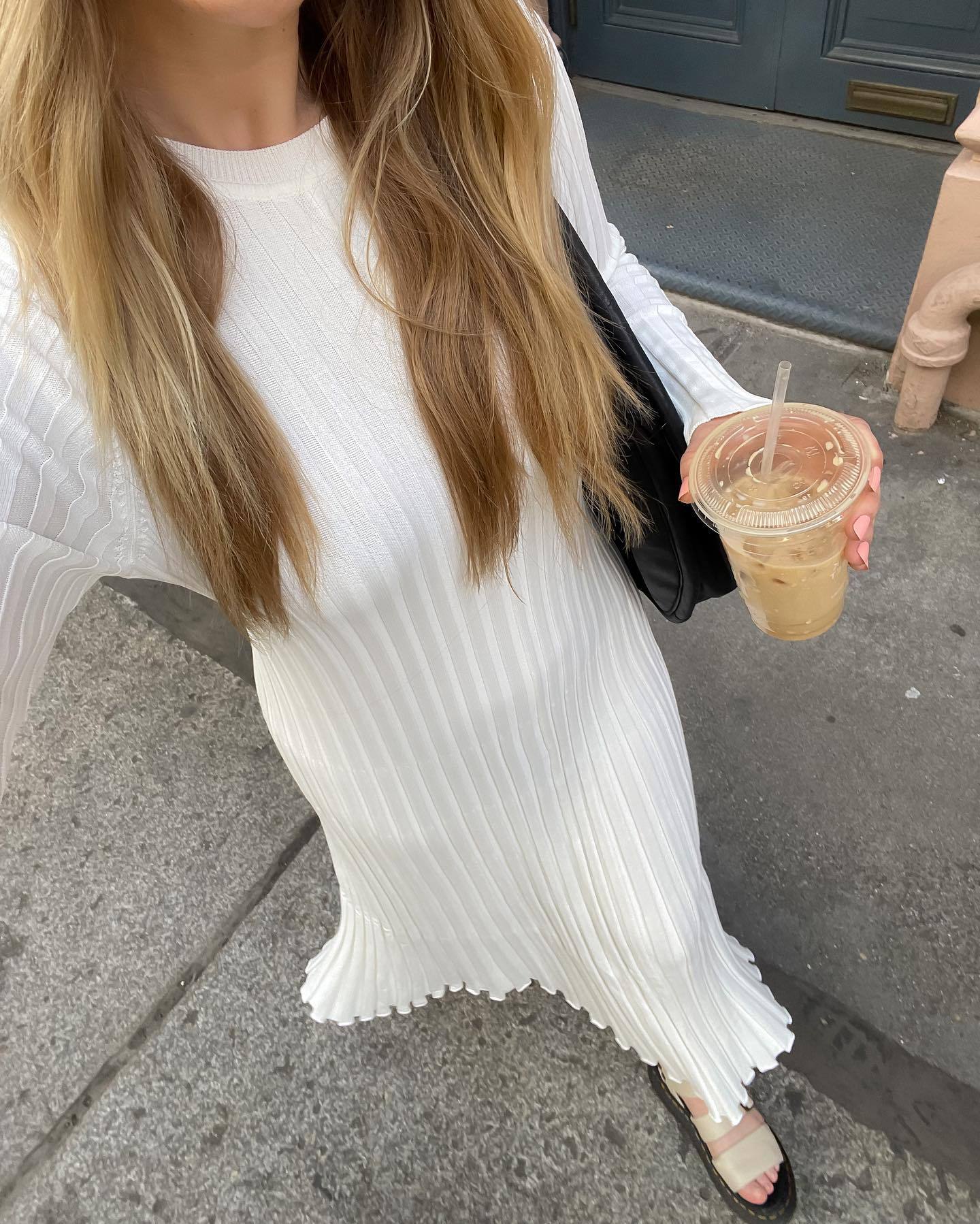 Robe en maille ajustée à col rond pour femme