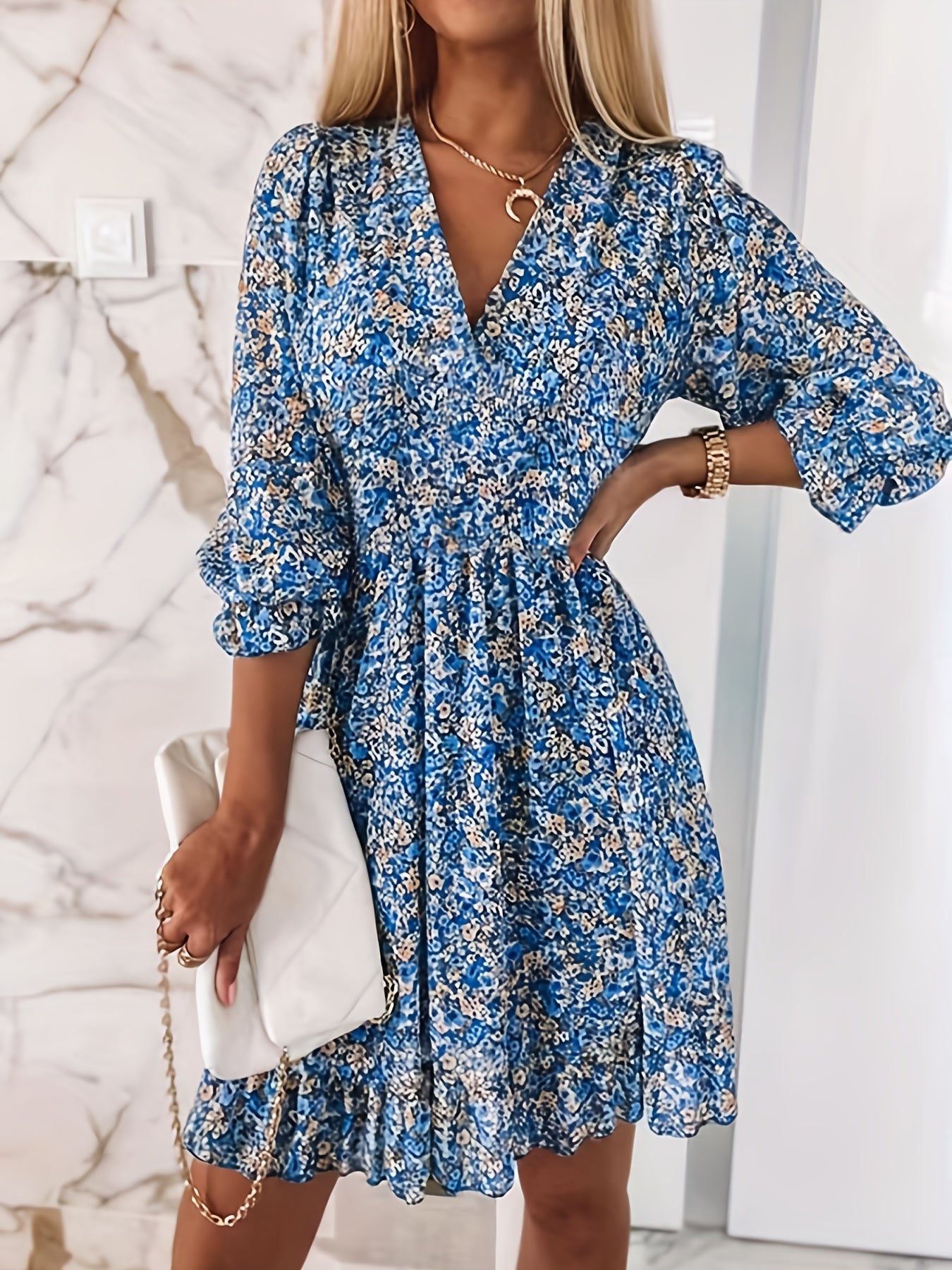 Robe imprimée col V avec manches et taille à volants - design exquis et élégant pour femmes - parfaite pour les femmes au printemps et en automne.