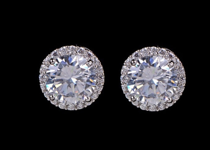 Boucles d'oreilles clous en métal rond argenté avec strass blancs et zircons, idéales pour les fêtes, bijoux pour femmes et filles.