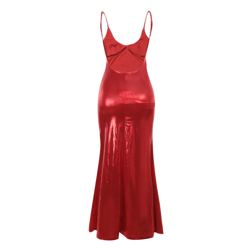Robe brillante à fines bretelles et coupe ajustée pour femme
