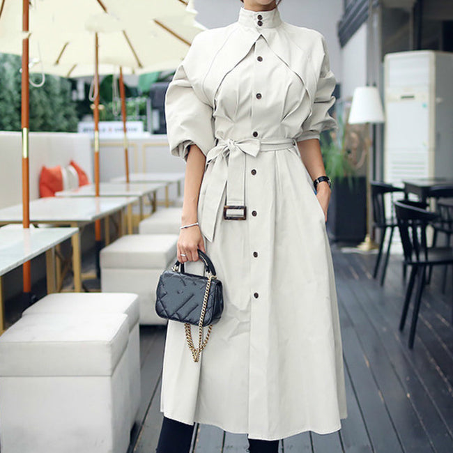 Robe coupe-vent mi-longue ceinturée à la taille Hover Image