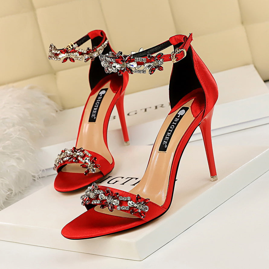Chaussures femme sexy à talons aiguilles