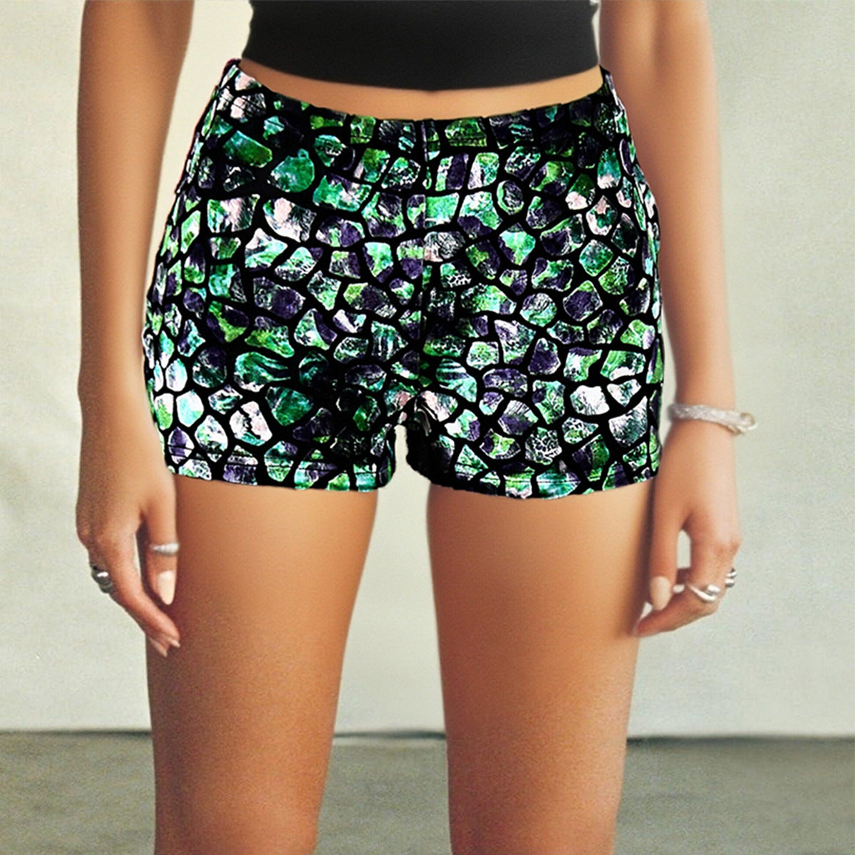 Short chaud femme élégant amincissant avec imprimé original et blocs de couleurs