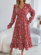 Robe longue élégante à col en V croisé avec motif floral, taille ajustée et ourlet à volants pour femme