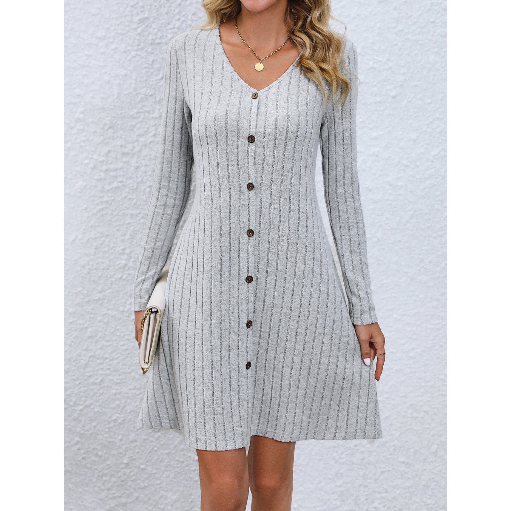 Robe longue à col en V et manches longues avec boutons et taille ajustée, vêtement féminin ajusté