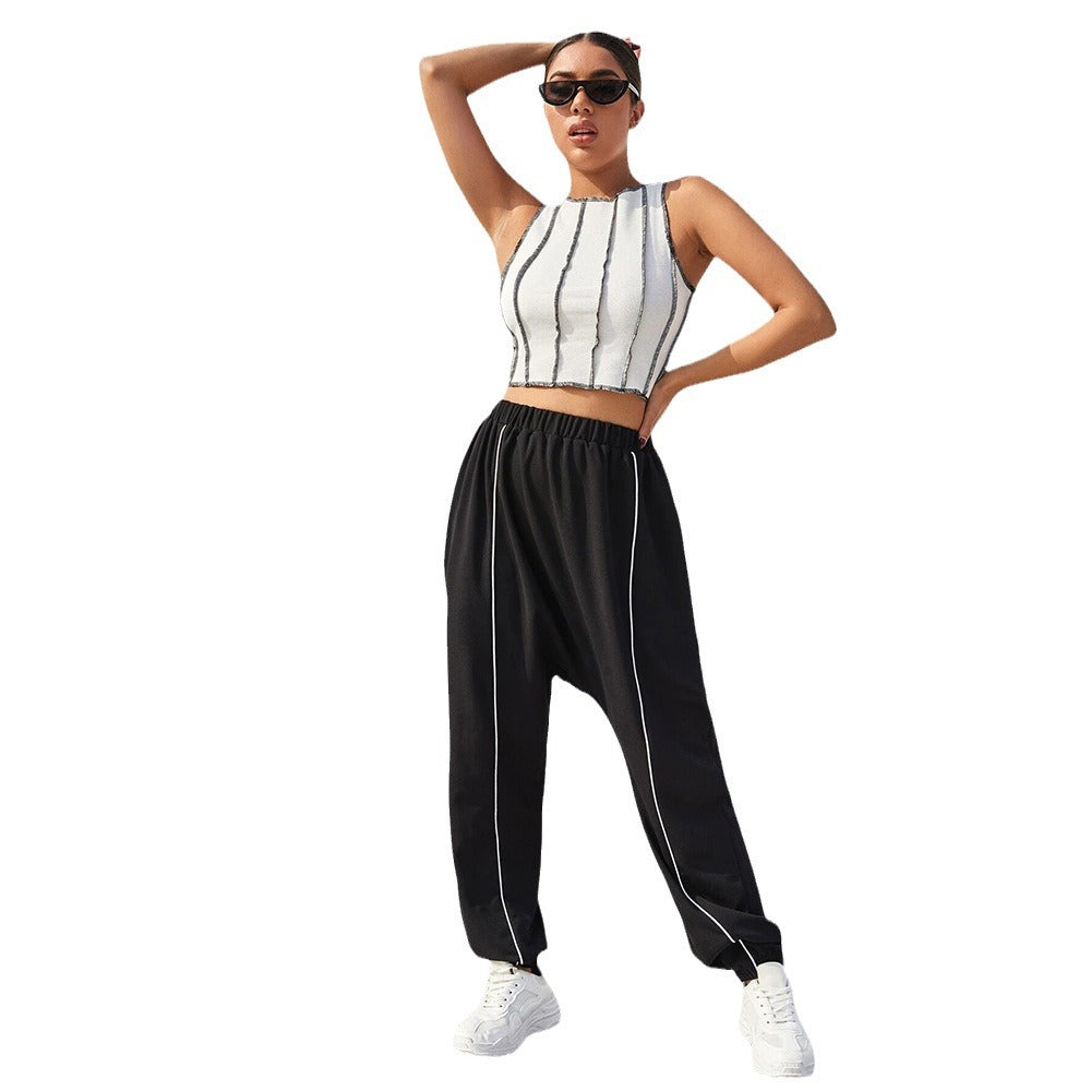 Débardeur court slim col rond à surpiqûres contrastantes pour femme