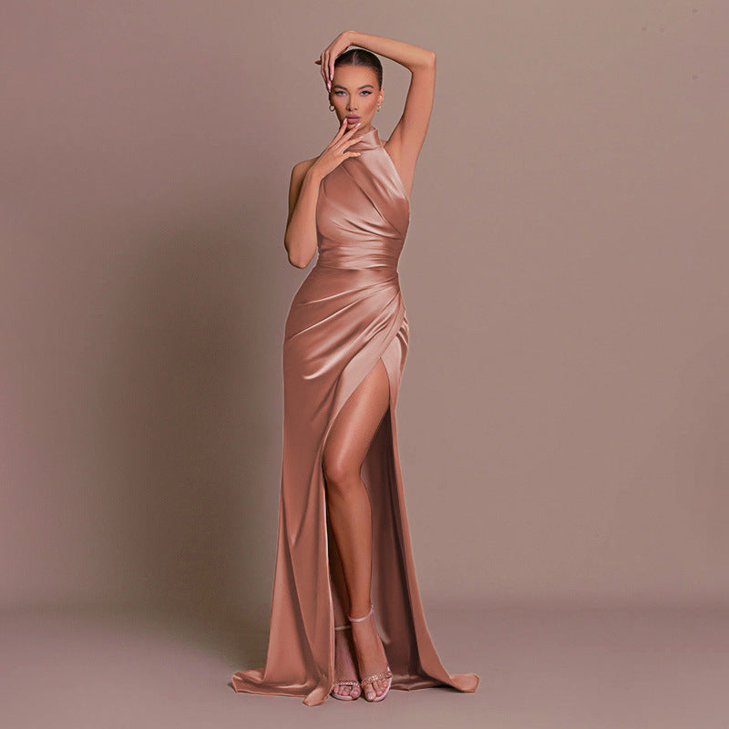 Robe longue satinée asymétrique à une épaule pour femme