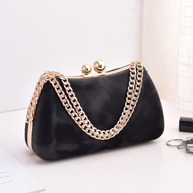 Pochette minimaliste de style européen et américain, portefeuille rétro inspiré du cheongsam Hover Image