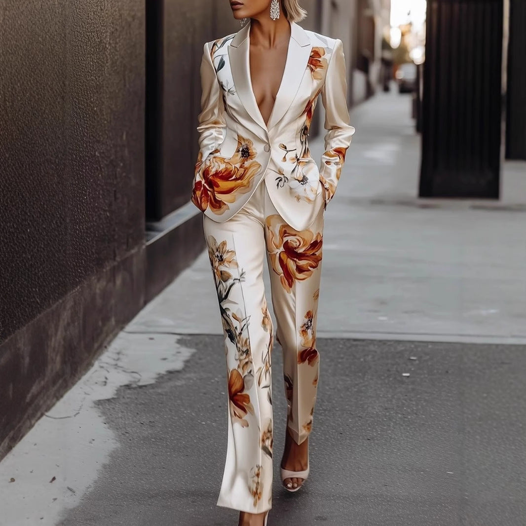 Ensemble deux pièces de costume en satin imprimé à manches longues