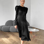 Robe en satin à manches bouffantes et col rond