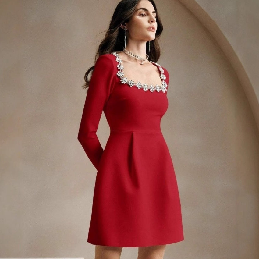 Robe féminine élégante à col en U de style spécial