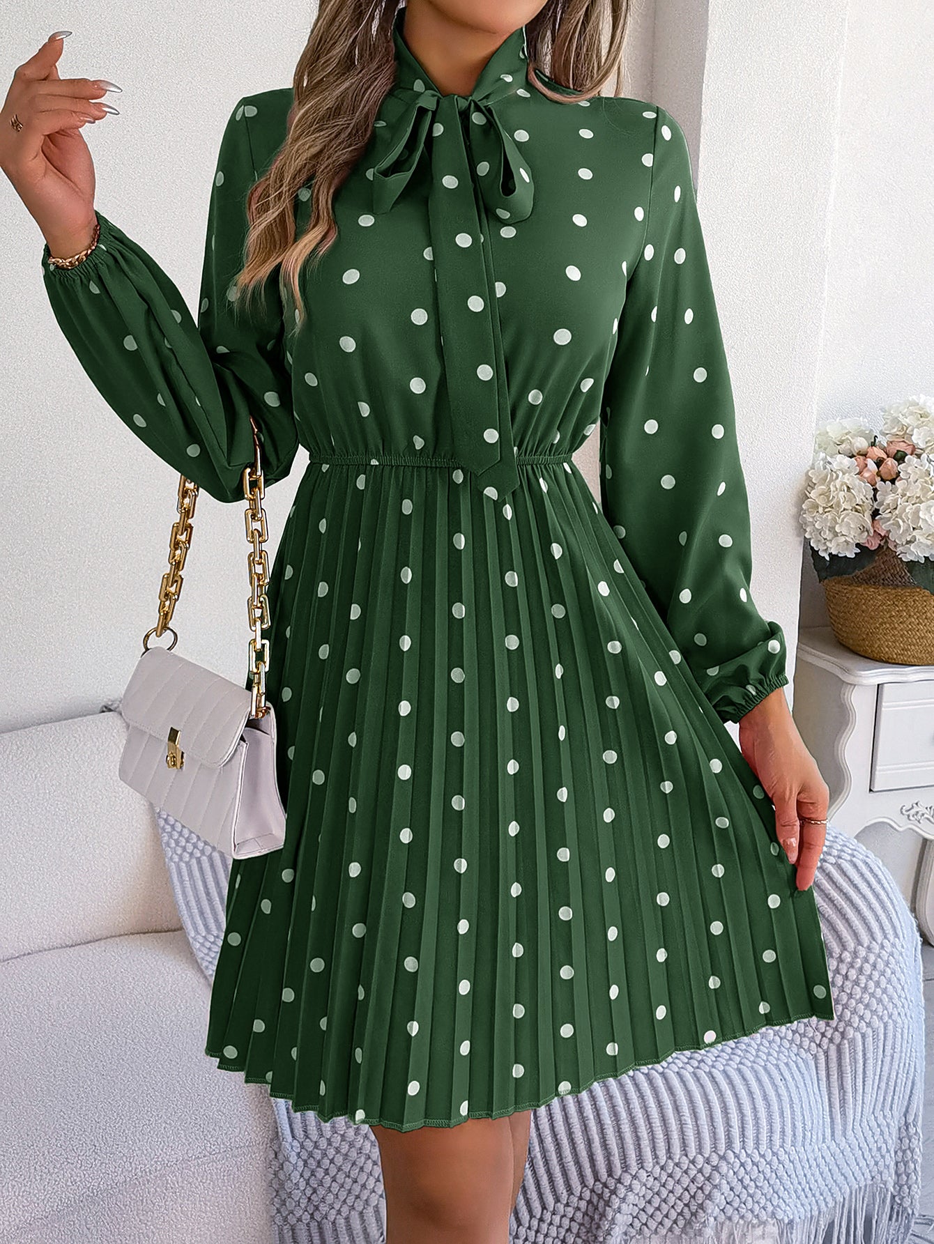 Robe longue plissée à pois et taille nouée à manches longues pour femme