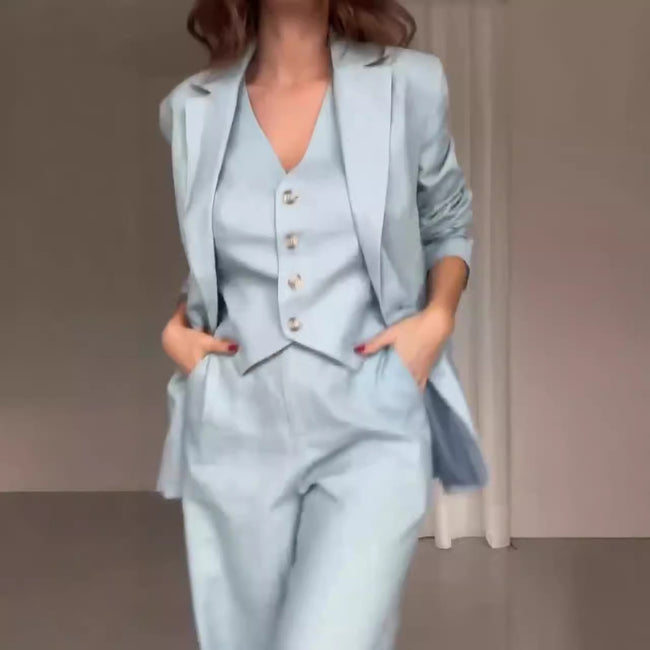 Nouvel ensemble deux pièces pour femme, comprenant un pantalon et un haut à col polo de couleur unie. Hover Image