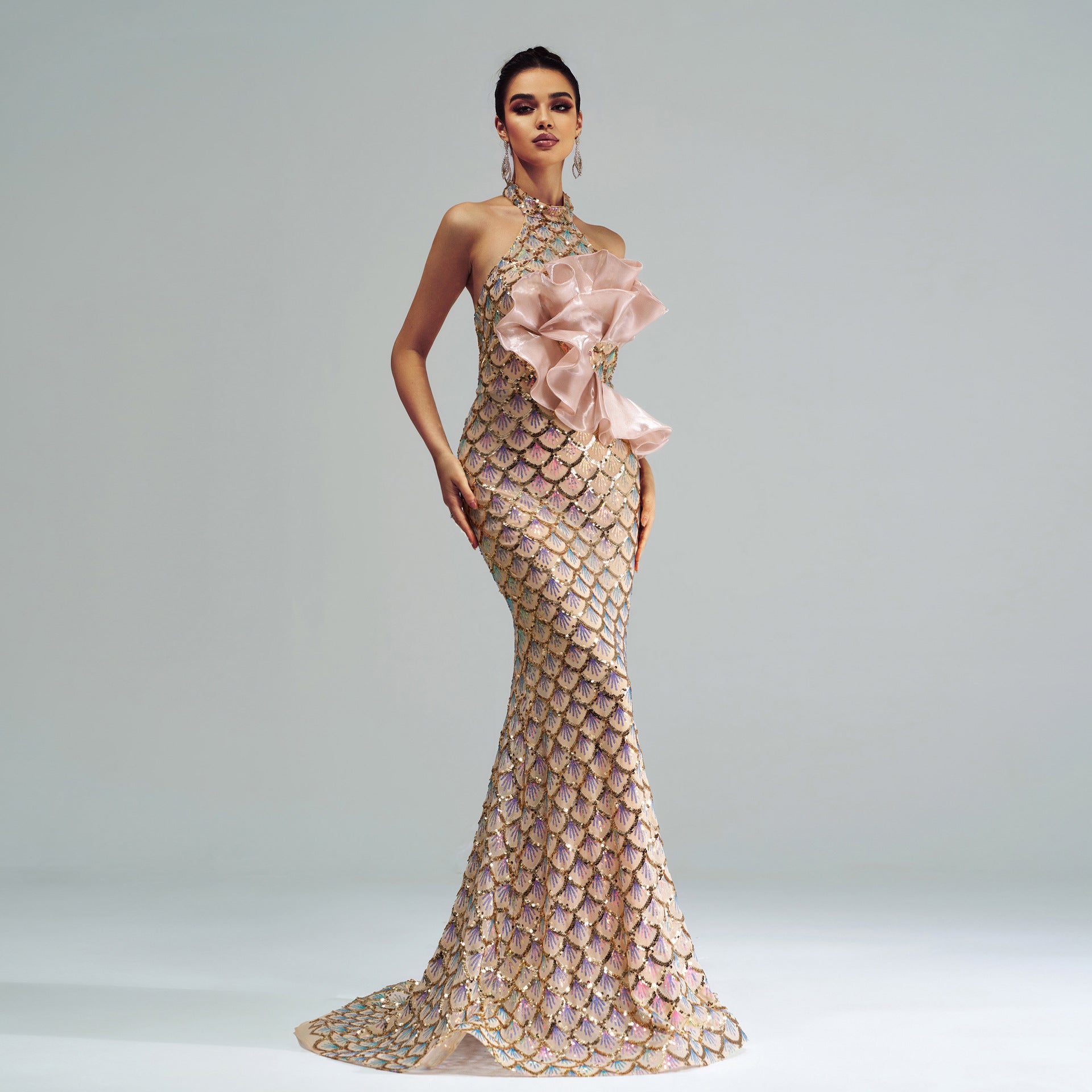 Robe de soirée sirène à licou et sequins