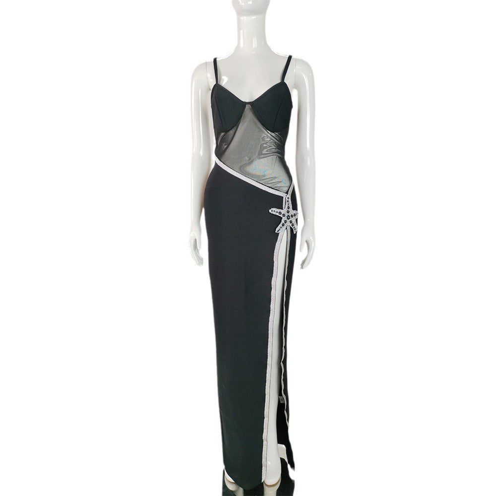 Robe moulante à bandelettes et à fente haute