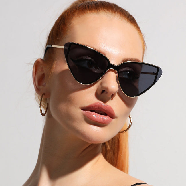 Lunettes de soleil œil-de-chat rétro pour femme Main Image