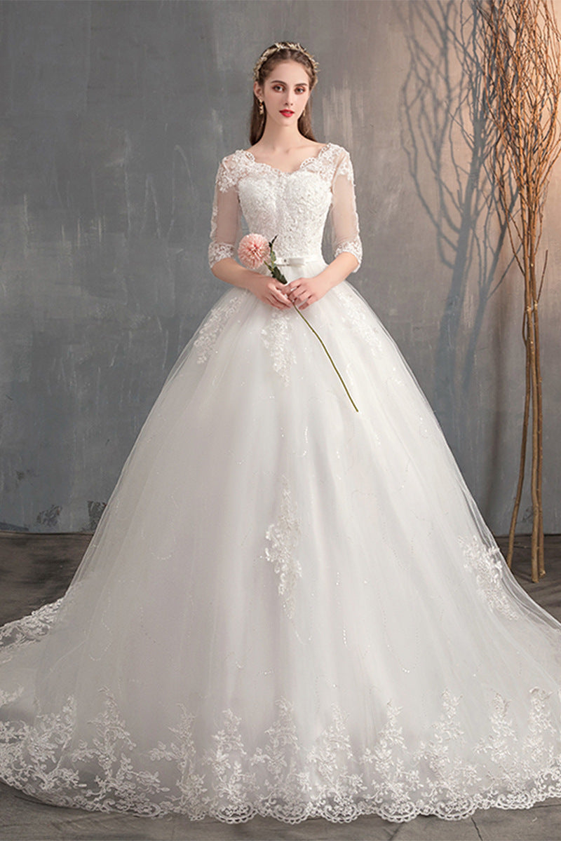 Robe de mariée traînante col V profond dentelle taille haute manches longues