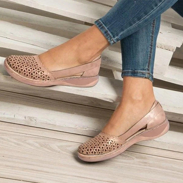 Sandales à la mode pour femme, creuses et fermées sur le devant Main Image