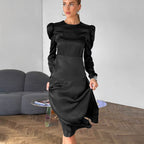 Robe en satin à manches bouffantes et col rond