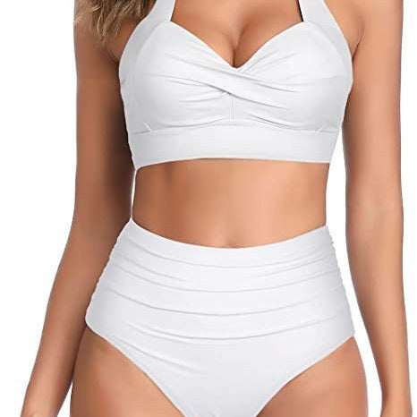 Maillot de bain de vacances au bord de la mer avec haut de bikini fendu à nœud