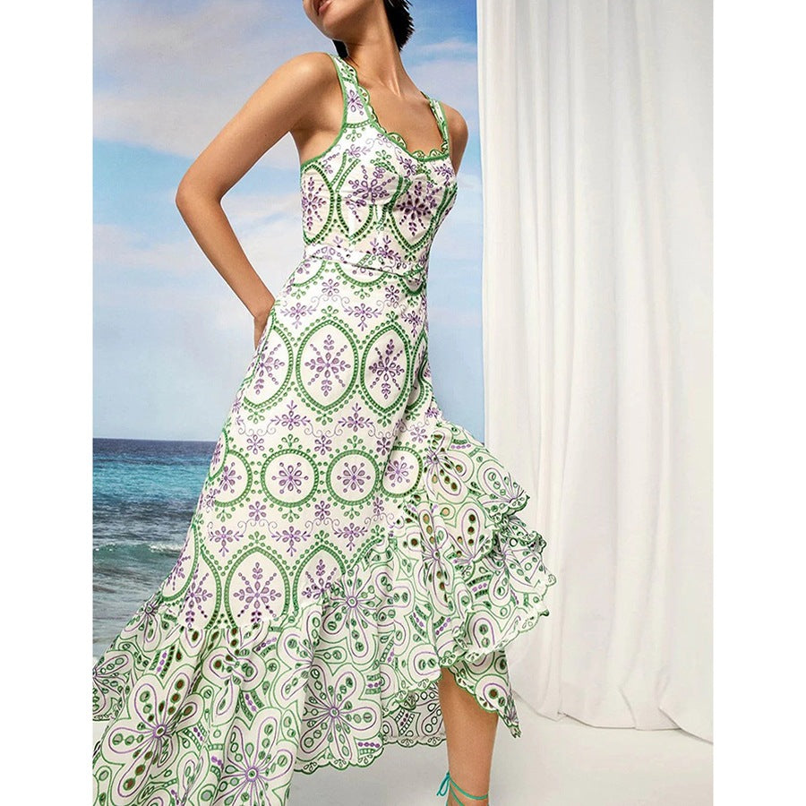 Robe à bretelles asymétrique brodée style vacances en bord de mer