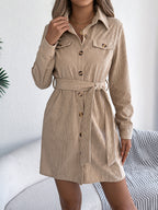 Robe chemise décontractée en velours côtelé de couleur unie, à manches longues, boutonnée et lacée