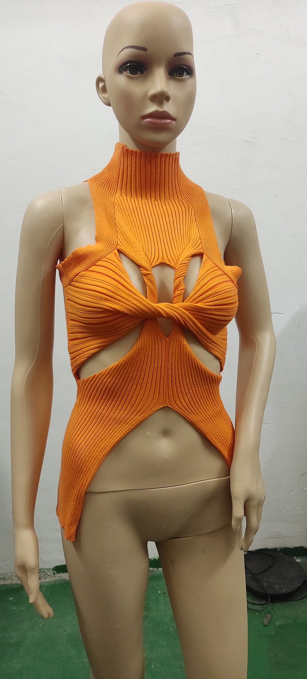 Gilet en laine torsadée sans manches évidé et irrégulier pour femme