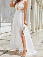 Robe de mariée longue en mousseline et dentelle à large jupe évasée