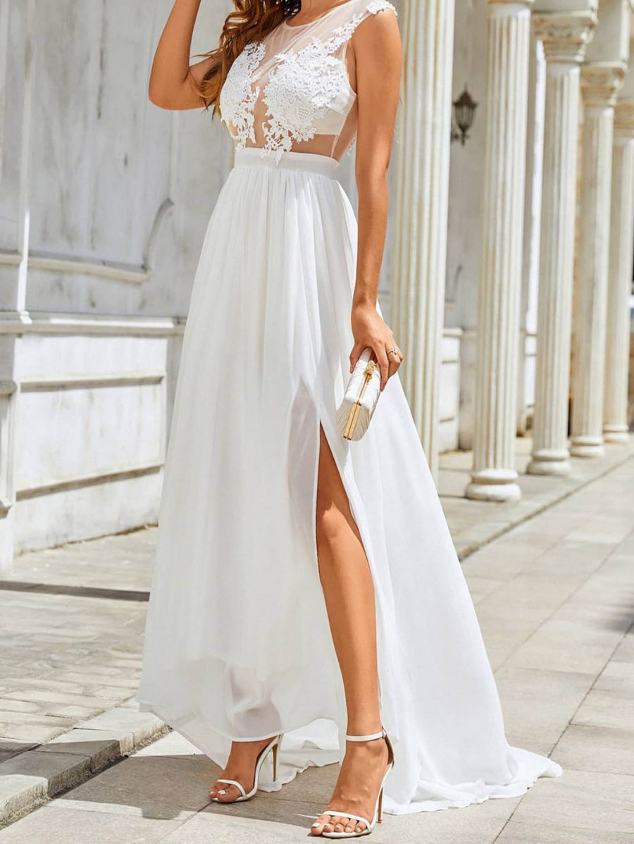 Robe de mariée longue en mousseline et dentelle à large jupe évasée
