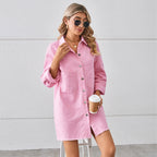 Robe en jean délavé à bords bruts, gilet long à manches longues surpiqué