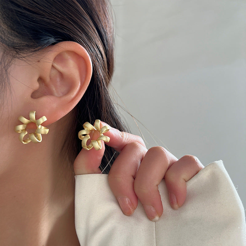 Boucles d'oreilles clous tendance cercle torsadé pour femmes, style simple, tempérament, couleur or, hyperbole, bijoux pour un usage quotidien, cadeaux de fête