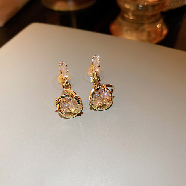 Boucles d'oreilles pendantes exquises en zircon triangulaire, couleur or, clous d'oreille ronds croisés, bijoux de mariage et de fête pour femmes Hover Image