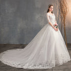 Robe de mariée traînante col V profond dentelle taille haute manches longues