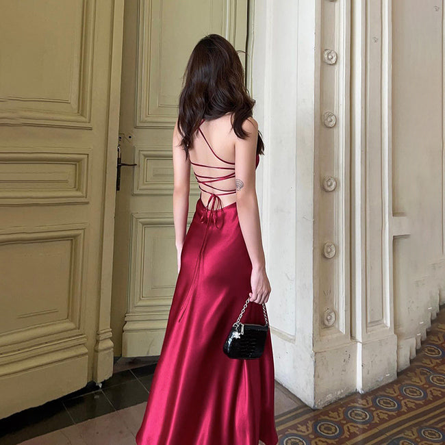 Robe femme dos nu évasée en satin à fines bretelles Main Image