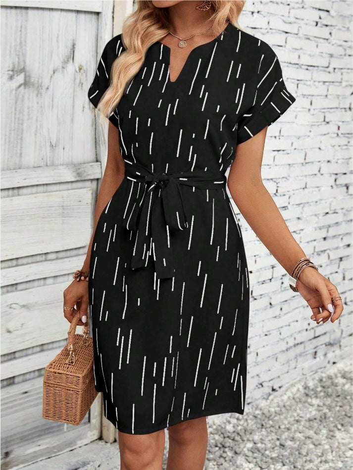 Robe à manches chauve-souris fendue au col avec ceinture à imprimé intégral pour femme