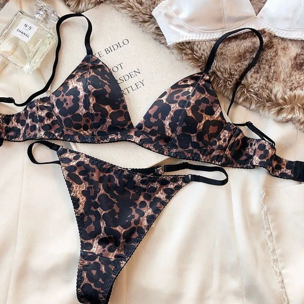 Womens Lightweight Wire-Free Comfort T-Panty Bra Set